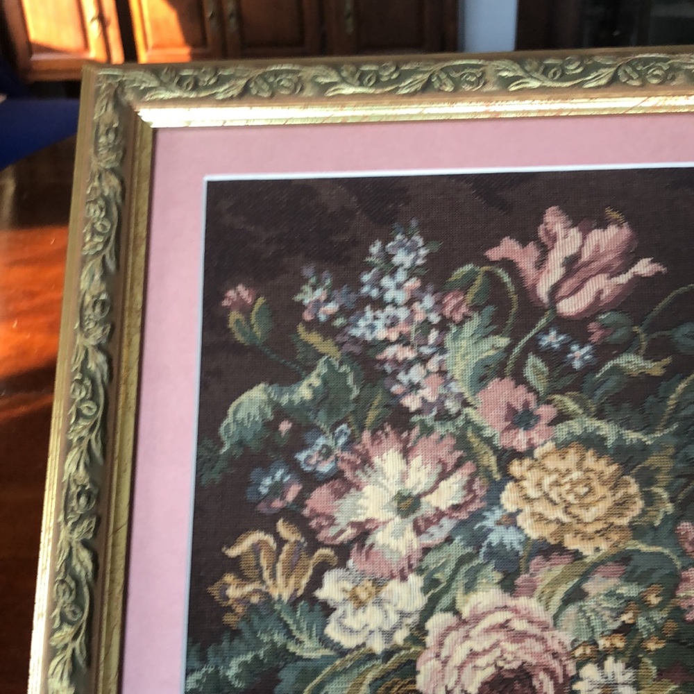 Tapestry framed under glass, multicolored  features a lovely floral pattern - Picture 5 of 11